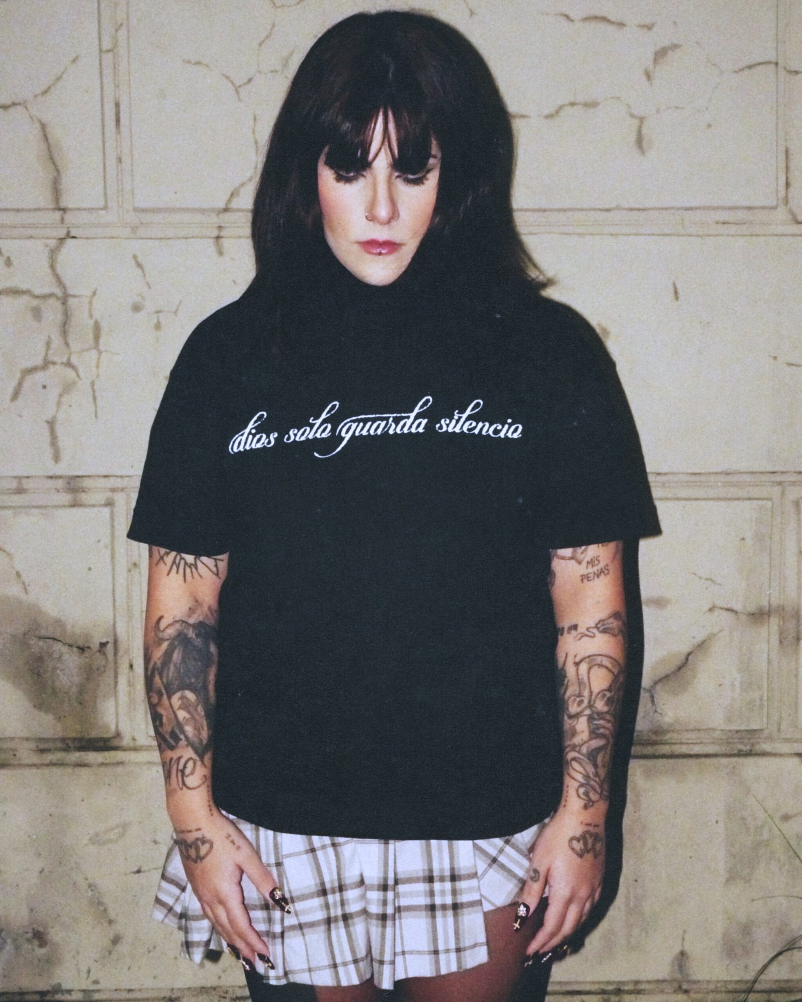 REMERA DIOS SOLO GUARDA SILENCIO - Image 2