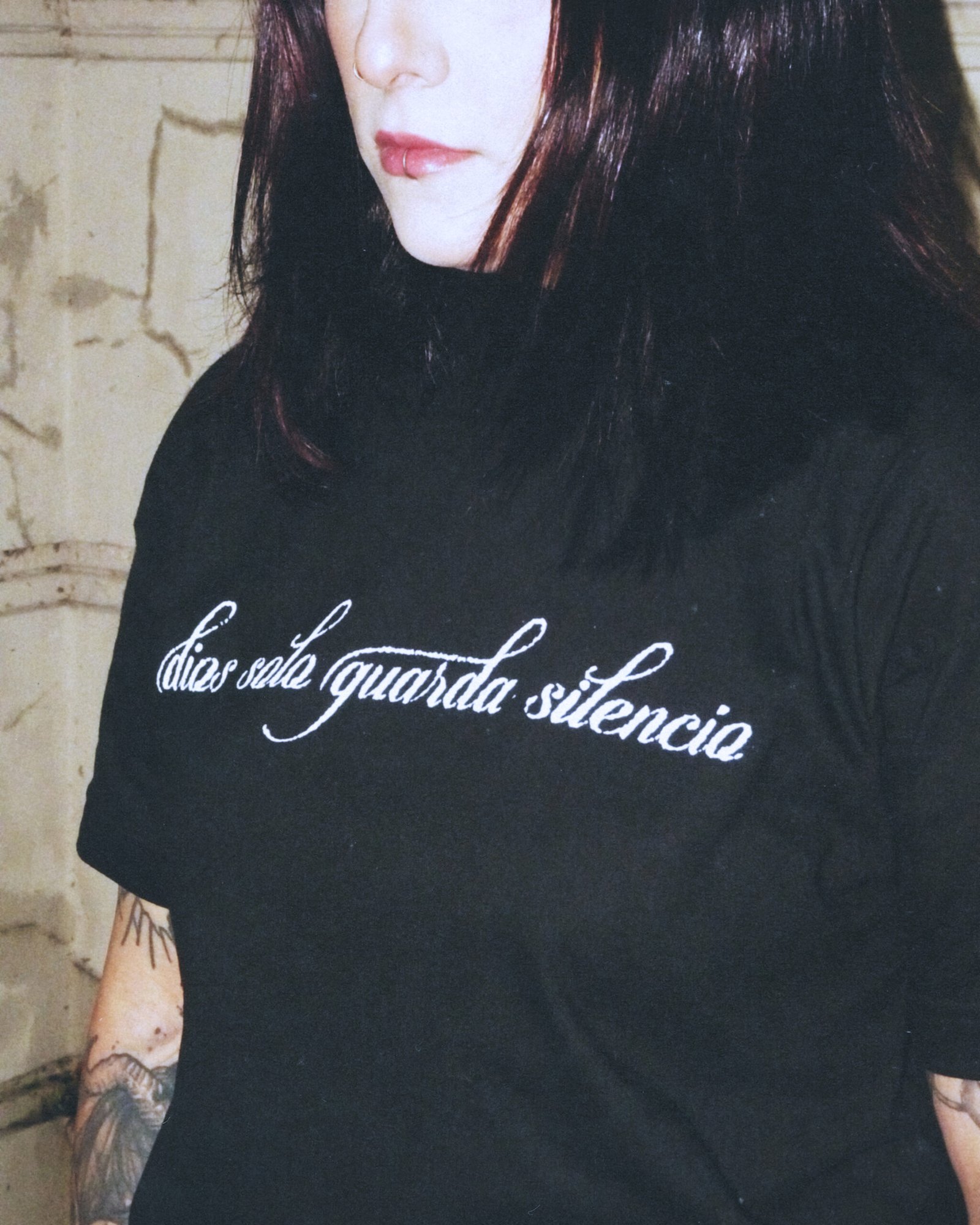 REMERA DIOS SOLO GUARDA SILENCIO