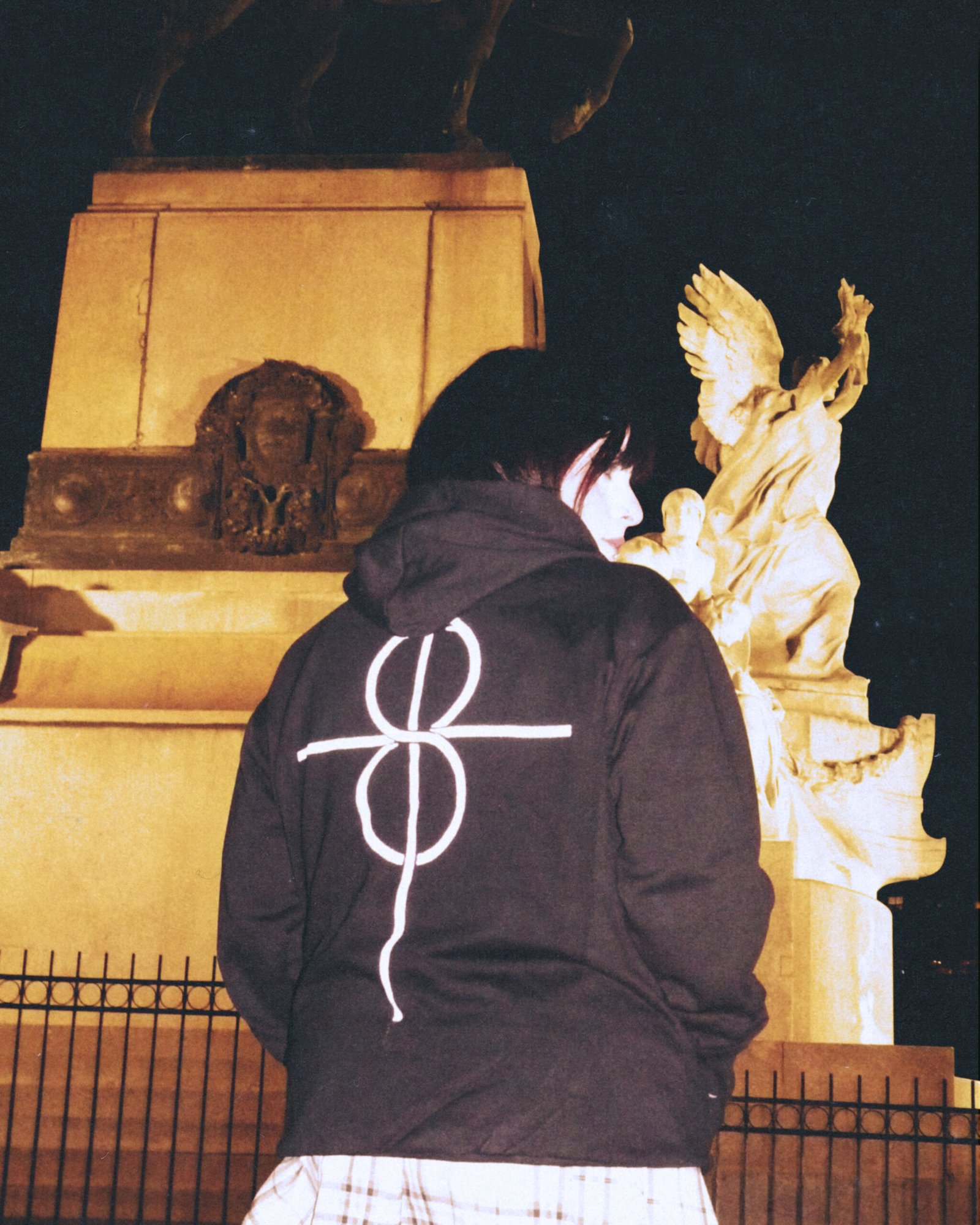 BUZO DIOS SOLO GUARDA SILENCIO